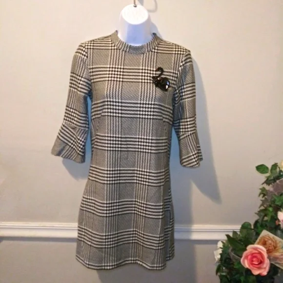 H&M Retro Style Black & White Houndstooth Sequinned Swan Brooch Sheath Dress - Picture 1 of 12